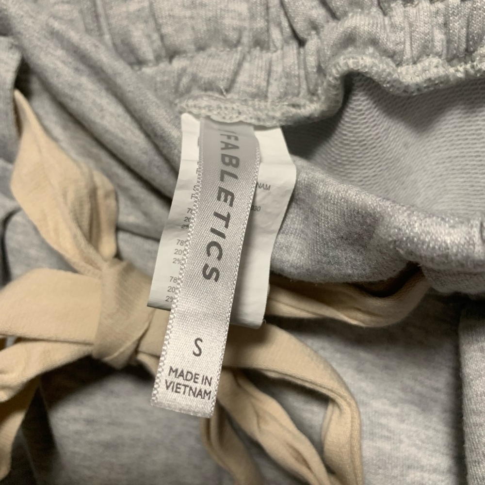 Fabletics gray V-neck oversized hoodie with matching sweat pants size Small - Picture 8 of 8